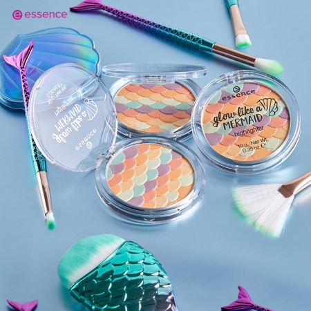 4 bước trang điểm cuốn hút với phấn bắt sáng Essence Glow Like A Mermaid